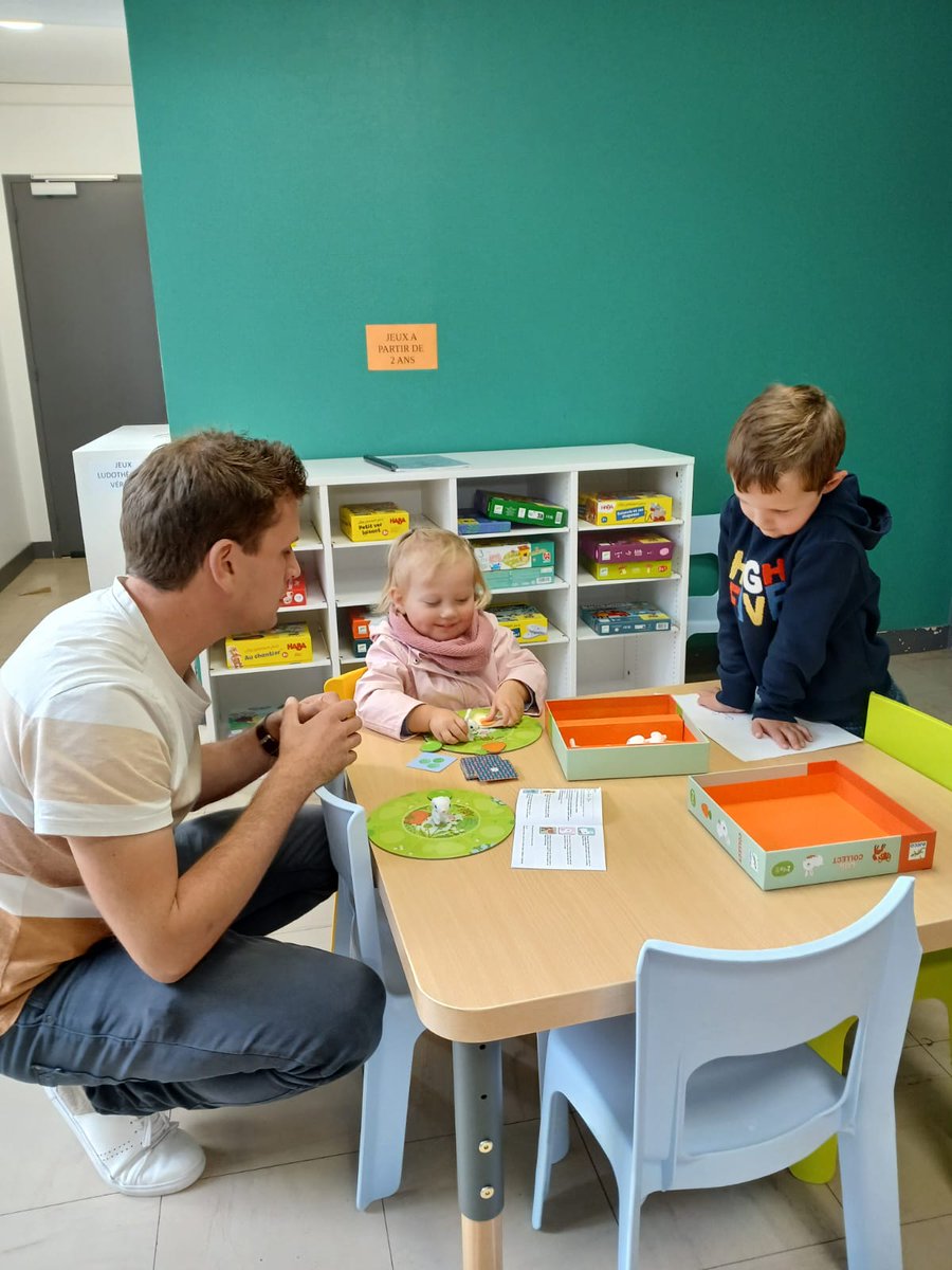 Ludothèque de l'école maternelle Chartrage de Mortagne. Ce projet #NEFLE permet aux parents d'emprunter des jeux parmi plus de 100 références pour developper avec leurs enfants des compétences langagières, mathématiques, d'attention, de concentration, et de mémorisation. <a href="/dsden61/">DSDEN61</a>