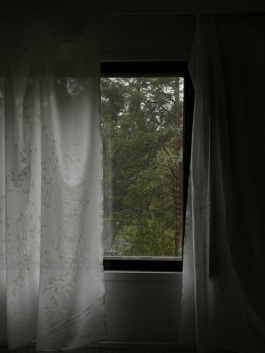 пів дня читати закованих і ще пів дня дивитися едіти з томом фелтоном….. прошу не заздрити.