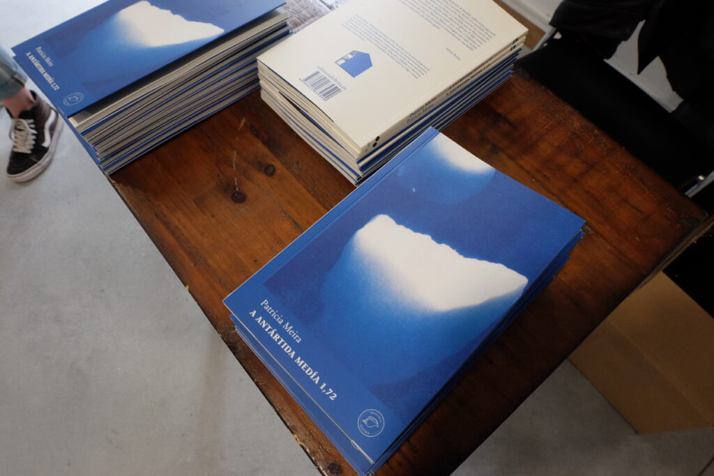 Velada poético-teatral para despedir este venres no <a href="/ateneocasino/">Ateneo Casino</a> de Monforte ás 20:30h con <a href="/LibreriaAgrasar/">Librería Agrasar</a> para presentar o terceiro libro de poemas da monfortina Patricia Meira. Conversamos con ela en +d1 ondacero.es/emisoras/galic…