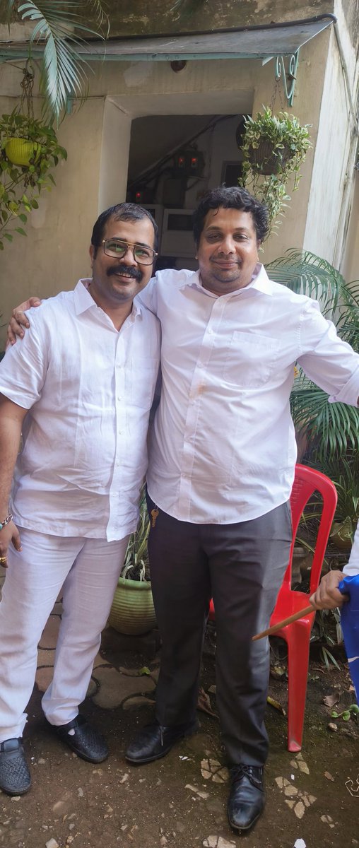 aapmulundmumbai's tweet photo. @AAPMumbai Celebration begin with President @PreetiSMenon @rubenmasc @aapdharmesh on release of Shri @ArvindKejriwal in #Fake_Case https://t.co/rxJvZFtDOH