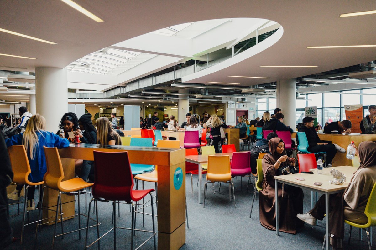 sheffcol's tweet image. Discover Our City Campus! 🌟
 
Located in the heart of Sheffield city centre, our City Campus is the main hub for our Sixth Form students. With great transport links, Sheffield train and bus stations are just a 10-minute walk away! 🚉🚌

 Find out more: buff.ly/4e43BHa