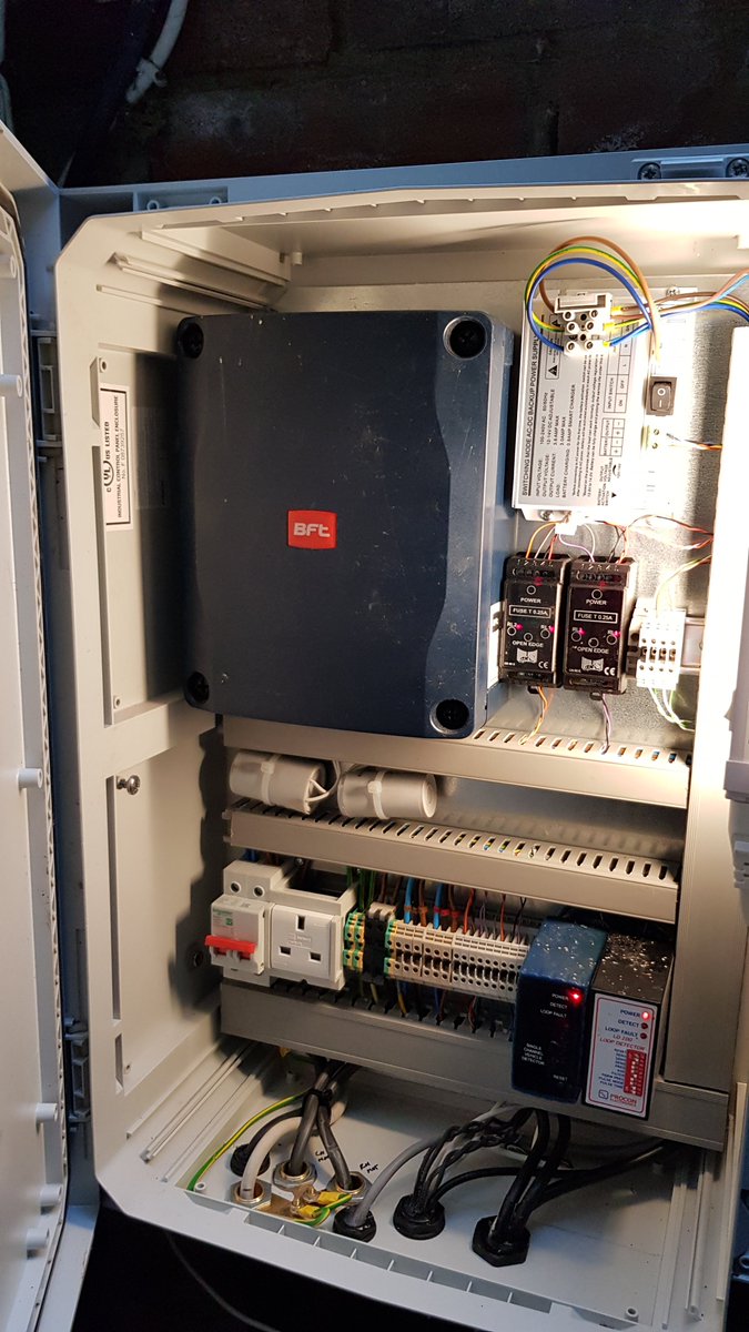SCSautomationuk's tweet image. Showcasing a new gate automation control panel with @BFTAutomation solutions. Gate designed, fabricated and installed by SCS Automation - neat work indeed! #gateautomation #staysafe #nobirdsnestshere 🐦‍⬛🪹 ❌