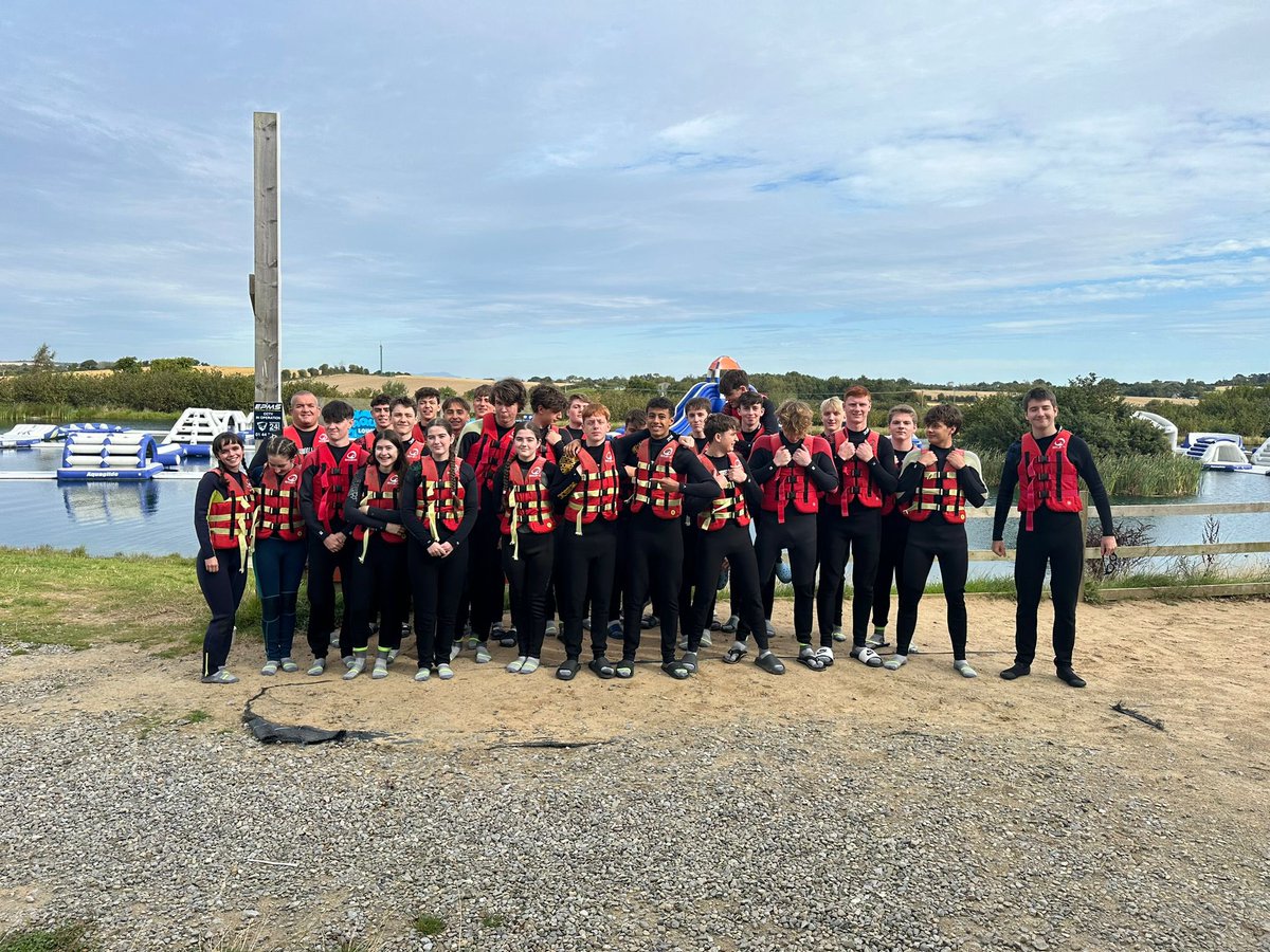 SPSSutton's tweet photo. 5th Years on tour . How young they all look #mrsheehan https://t.co/Q7ZfpsvsxT