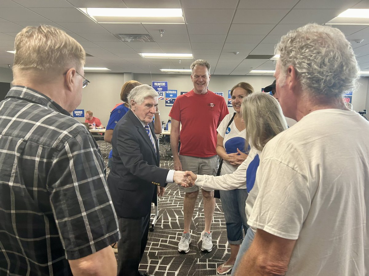 Fmr Nebraska Gov &amp; Sen Ben Nelson joins Harris-Walz/ <a href="/NebraskaDems/">Nebraska Democratic Party</a> volunteers in Omaha to support Harris' new way forward:

"I've been around a long time and I've never seen anything like Trump...Kamala Harris is giving us an opportunity to turn the page on darkness and division"