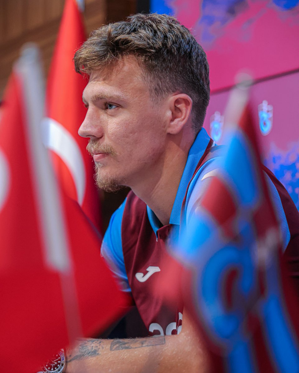 Yeni transferimiz Serdar Saatçı için imza töreni düzenlendi

🔗 bit.ly/3ZjkeKv