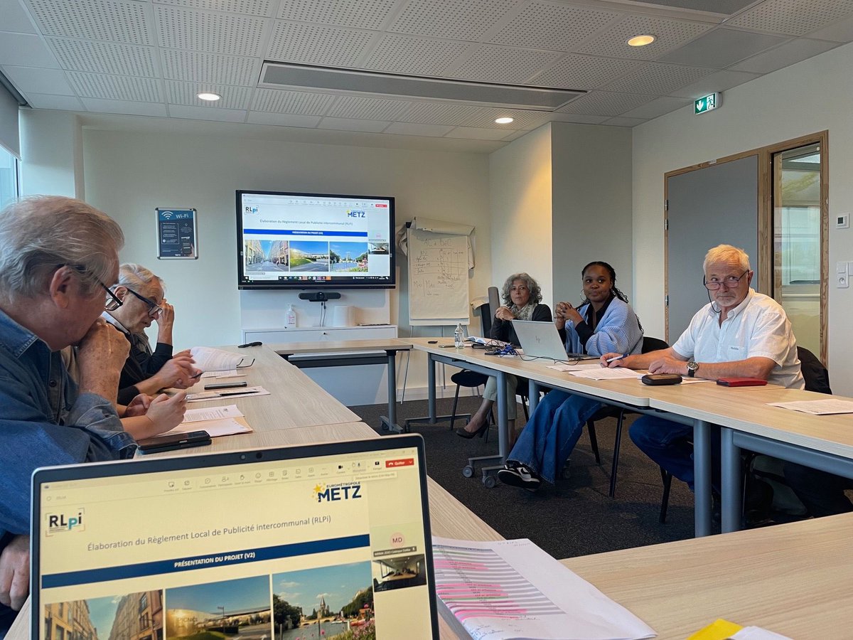 📕 Le Conseil de développement durable de l’Eurométropole de Metz est actuellement mobilisé pour travailler sur son avis ✍️ concernant le Règlement Local de Publicité Intercommunal (RLPI). 
👀 Pour lire le 1er avis du CODEV calameo.com/read/007704809… <a href="/CoordNatCD/">CNCD</a>