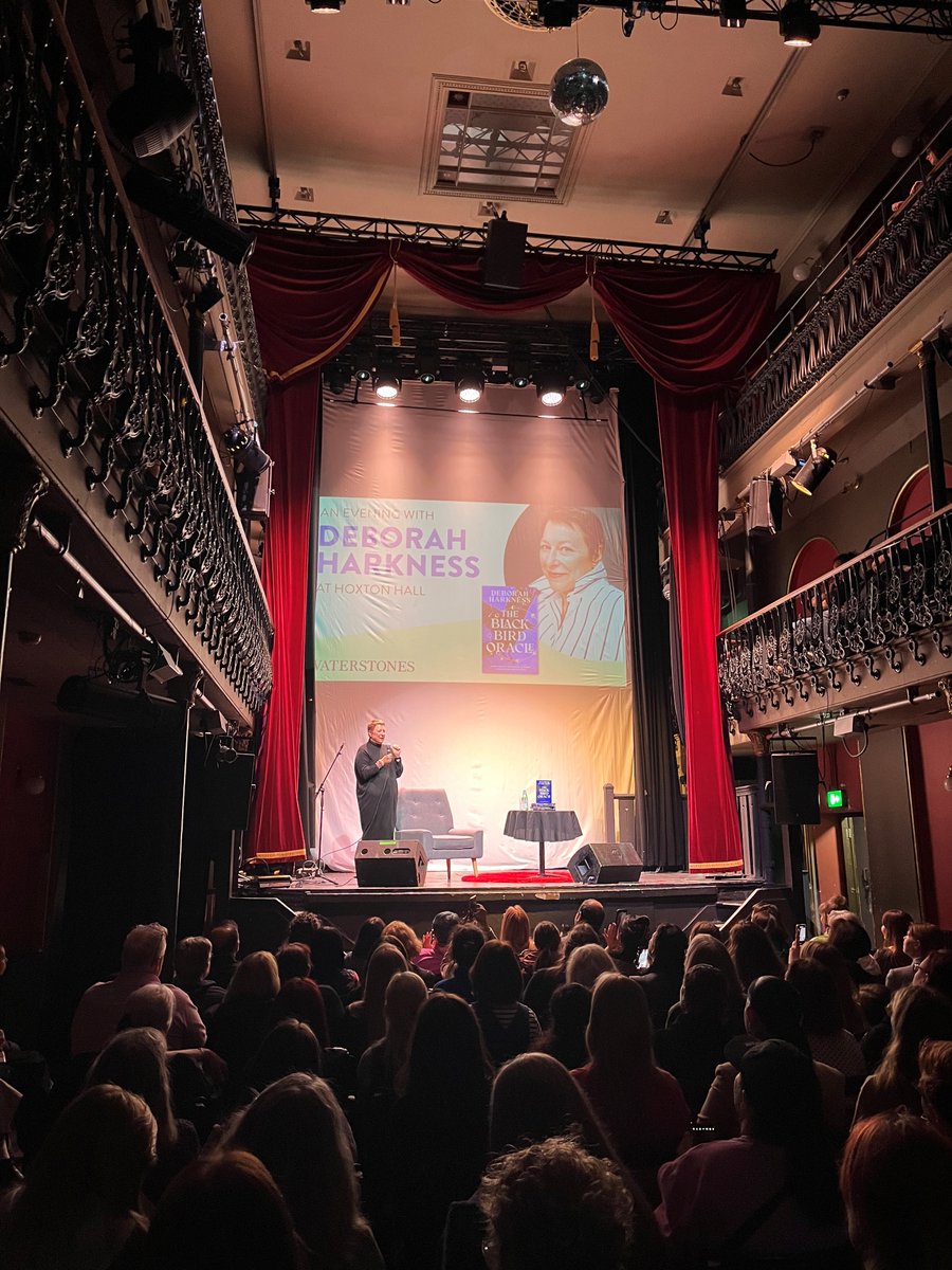 HJSchnabs's tweet photo. Oh boy, it is well and truly autumn events season ✨ an incredible start to September with @DebHarkness  @HoxtonHall and @AliceOseman @UnionChapelUK this week. As always, the best (and most sleep-deprived) time of year ✨ https://t.co/ylrme1HfrC