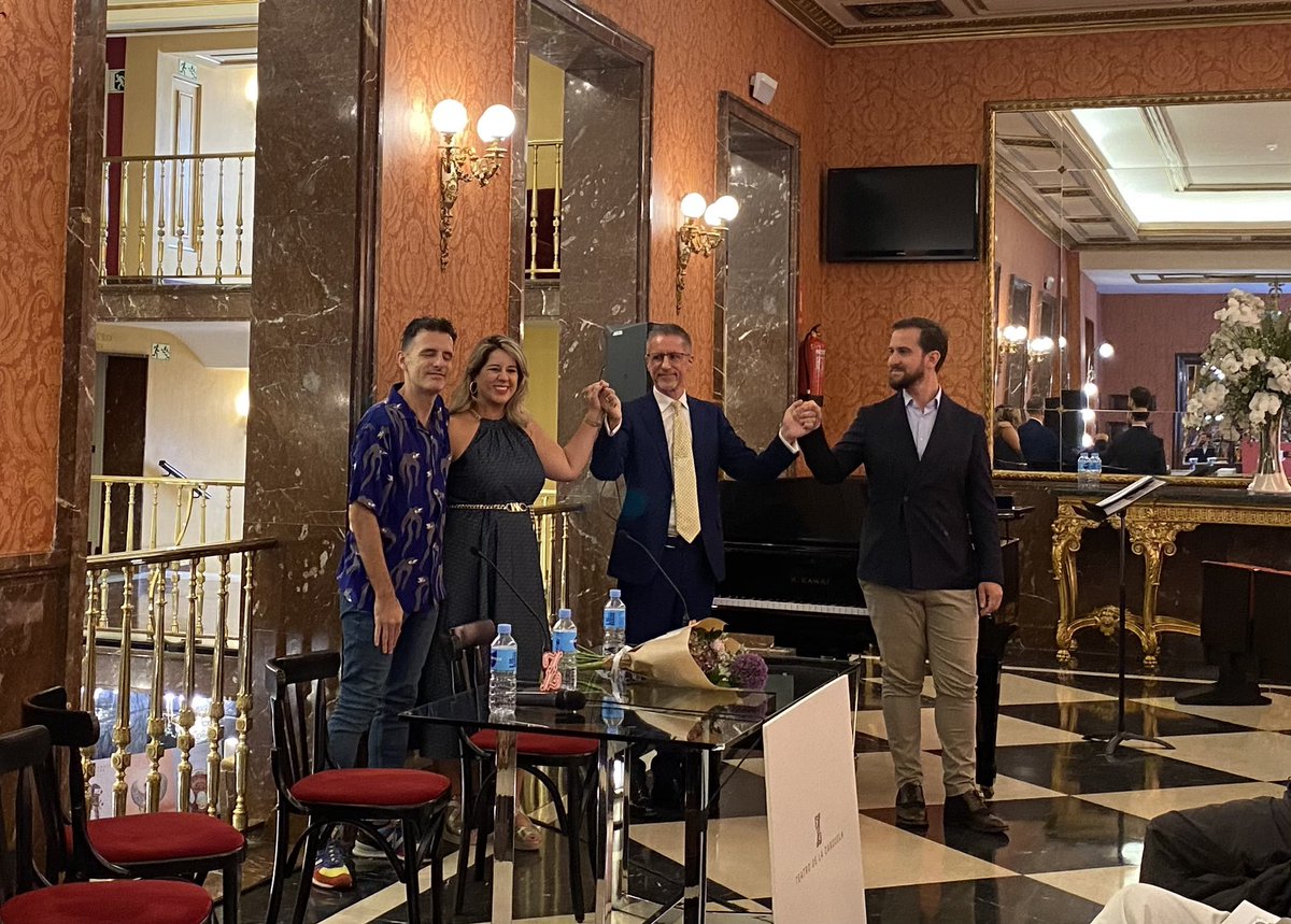 FPVMus's tweet photo. Hoy @BorjaMarino ha presentado ‘Mientras se borra el mundo’ en el Ambigú del @TeatroZarzuela
Con @Mar_710 #GabrielAlonso y @aurelioviribay
#CanciónEspañola #NosImportaNuestroPatrimonio
🎧 https://t.co/nlN14nTtAx https://t.co/HmiMvAUVdJ