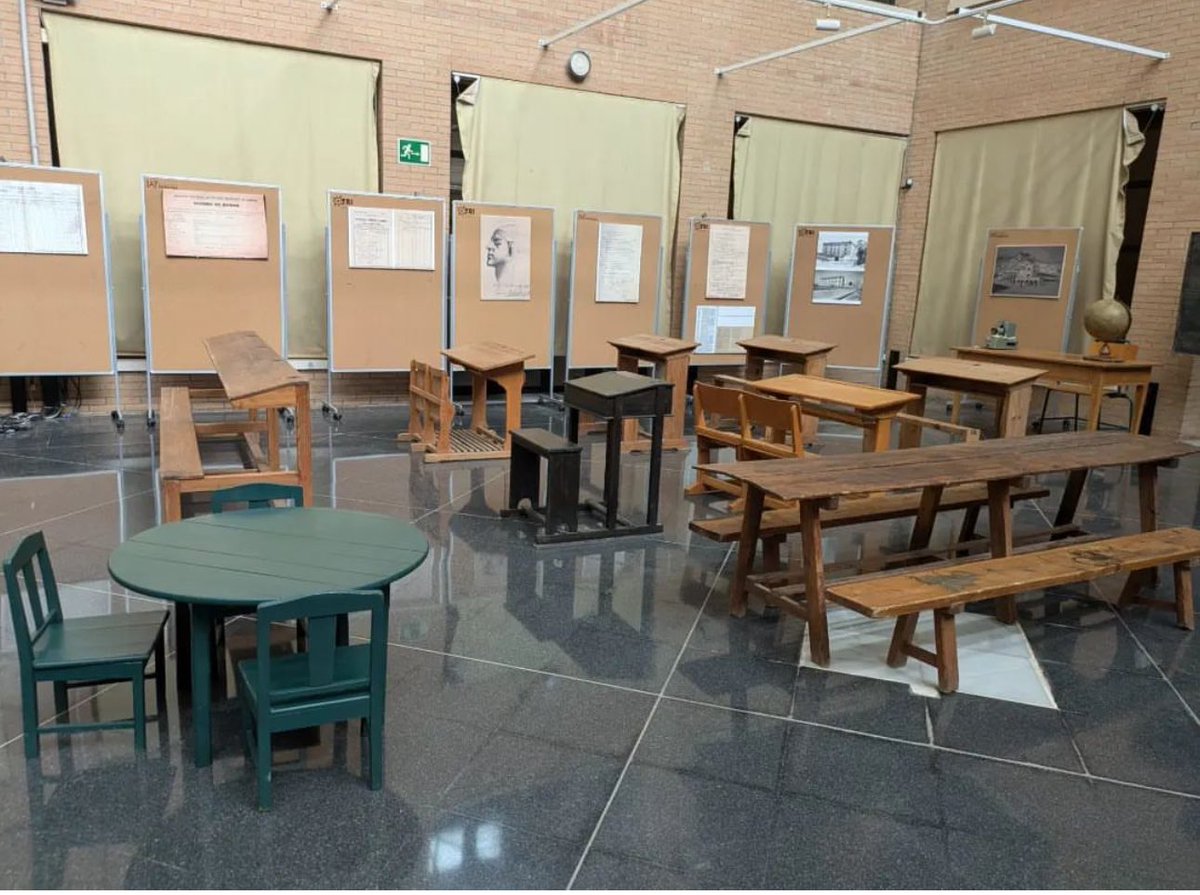 jrvaquero's tweet photo. XXII Coloquio de Historia de la Educación celebrándose en la Universidad de Almería del 11 al 13 de septiembre. @MuseosdeTerque aporta material para exposición. Colección de las mejores de Andalucia en material escolar.
#museosdeterque #universidealmería
#historiadordelaeducacion https://t.co/aoBsTHBG9v