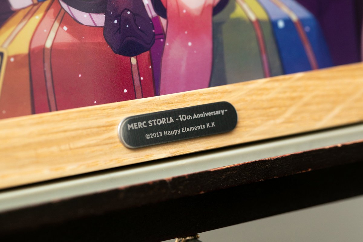 「MERC STORIA 10th Anniversary 癒術士と10年の輝跡展」で先行発売した商品の予約注文を受付中！

【商品紹介】
・アクリルアートフレーム 治安維持部特別班

イラストレーター