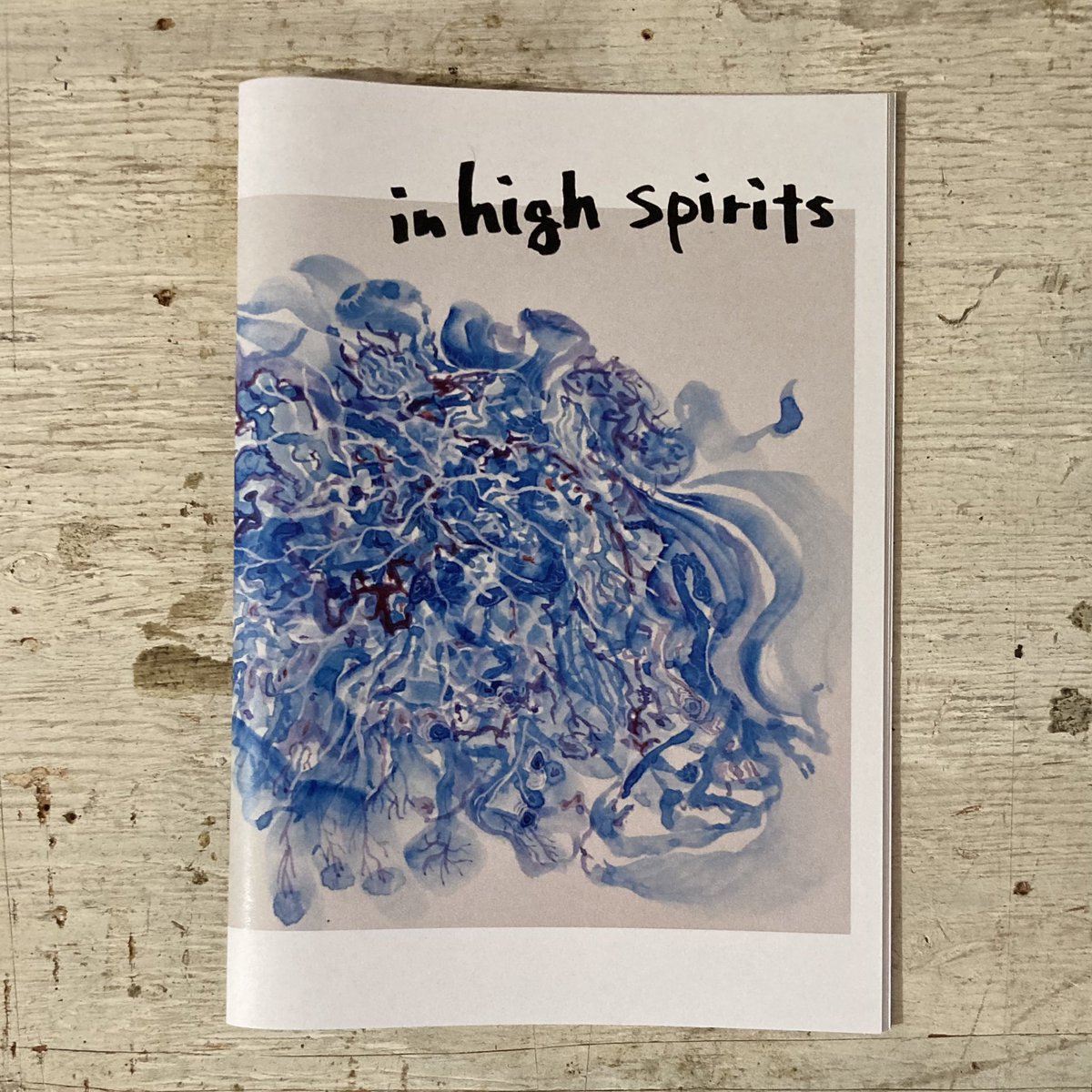 secondroyal_sp's tweet photo. 【新入荷】

yasou - in high spirits (ZINE)

自然、植物、音楽等からインスピレーションを得て描かれた抽象画のzineが入荷しました！ このzineは、イメージ(絵)と現実(自然の中)を織り交ぜた"作品の拡大解釈版"。guts (from Noranekoguts)との共作となっています。

▼通販
https://t.co/lYhDuHNxt3 https://t.co/6no176UfrQ
