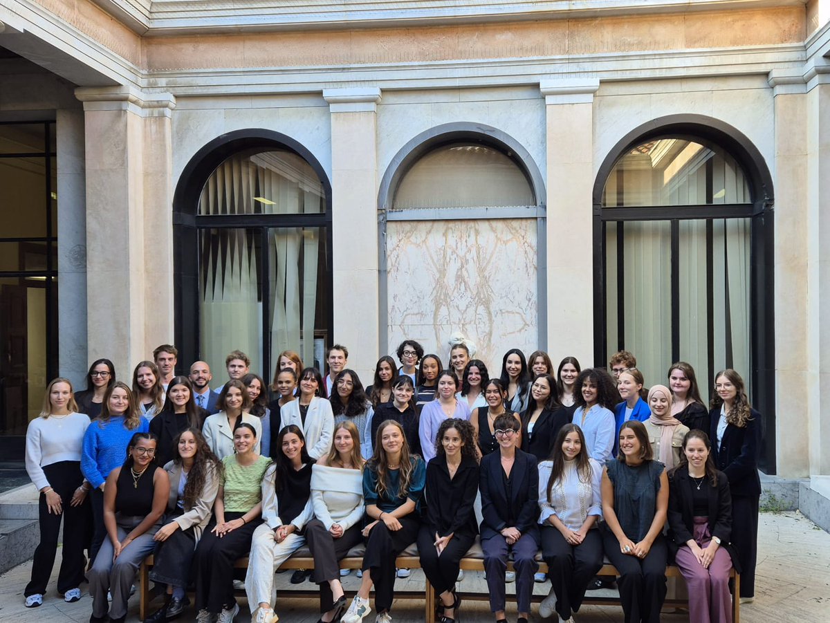 Bienvenue à la nlle promo du Master 2 Action et droit humanitaires de <a href="/FdspAmu/">FDSP AMU</a> que j'ai l'honneur de co-diriger avec <a href="/LudoHennebel/">Ludovic Hennebel</a>. Premières semaines intensives de cours centrés sur la justice et le droit international, les DDH et le DIH. Ts mes vœux pour cette nouvelle année !!