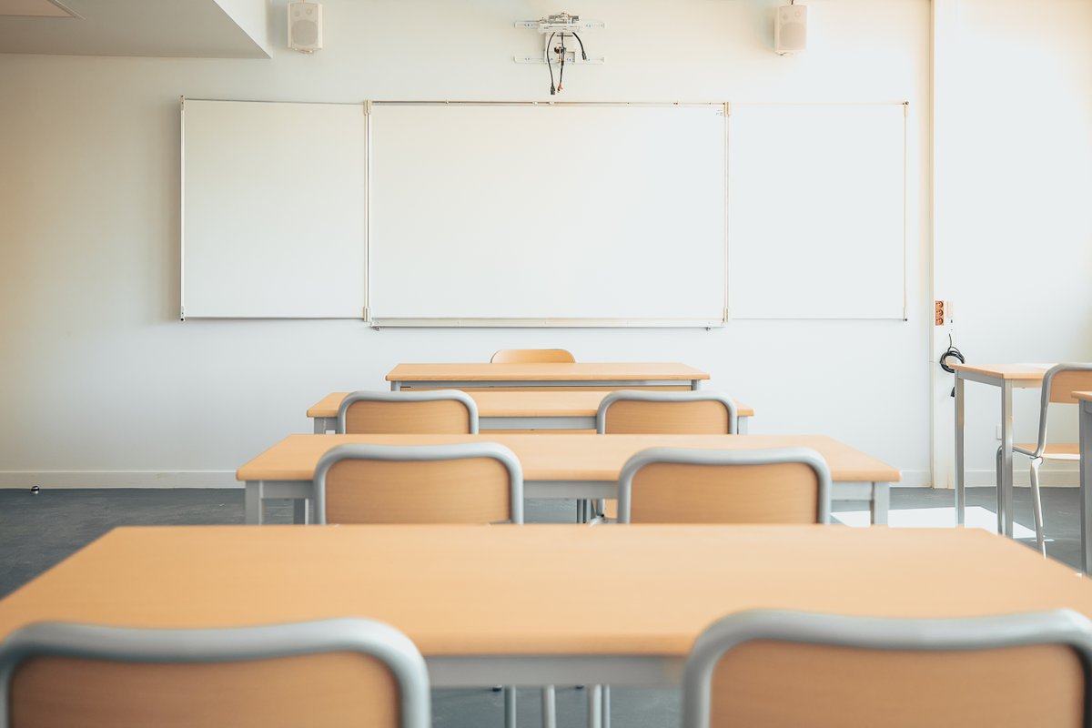 RegionNormandie's tweet image. Point d'étape sur l'importante rénovation du lycée Clément #Ader de Bernay (27). 👨‍🎓

Répartis sur deux sites, les élèves du lycée seront bientôt réunis. C’est l’un des objectifs de la restructuration démarrée en 2021 pour un montant de 48,4 millions d'€.➡️normandie.fr/investissement…