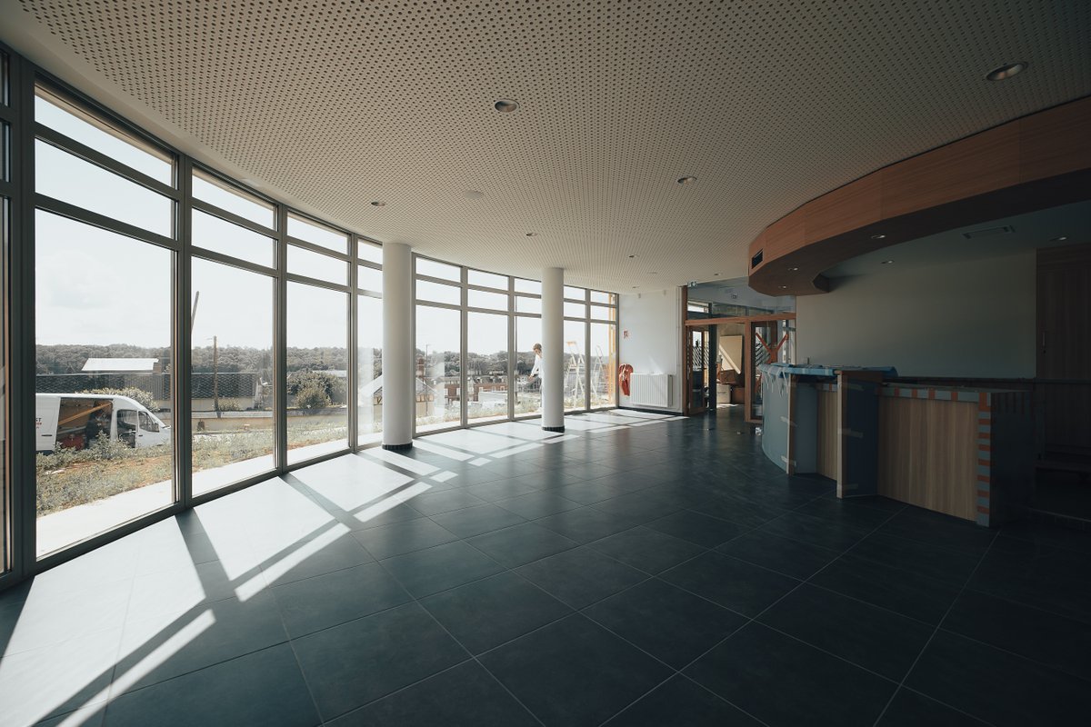 RegionNormandie's tweet image. Point d'étape sur l'importante rénovation du lycée Clément #Ader de Bernay (27). 👨‍🎓

Répartis sur deux sites, les élèves du lycée seront bientôt réunis. C’est l’un des objectifs de la restructuration démarrée en 2021 pour un montant de 48,4 millions d'€.➡️normandie.fr/investissement…