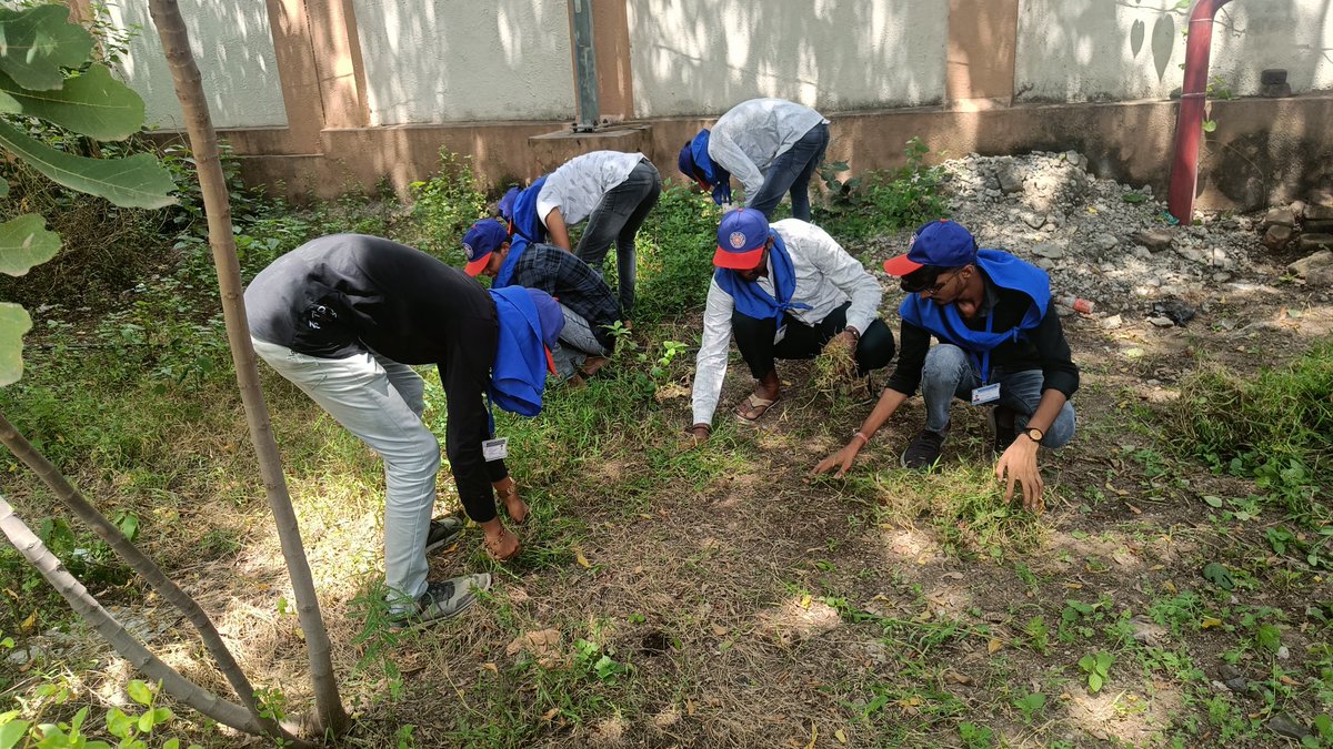 NSSBDKACCG's tweet photo. Shram Karya was organized in the college premises by the NSS department of Bhaktaraj Dada Khachar College.  In which volunteers participated enthusiastically.
@_NSSIndia @YASMinistry @nssmkbu @nssgujarat https://t.co/3IGTw29IOI