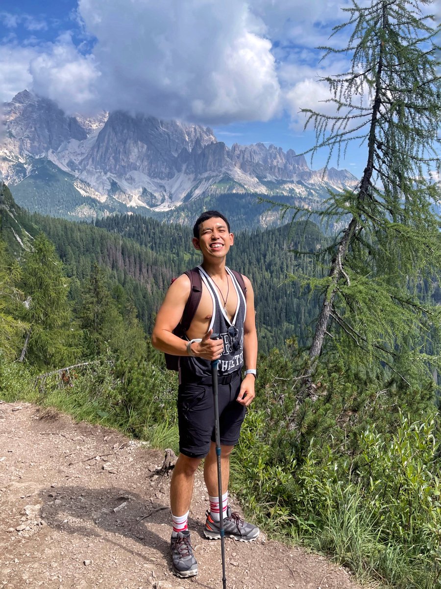 Hiking to Lago di Sorapis feels like stepping into paradise. The majestic mountains and lush greenery create a peaceful atmosphere.

#LagoDiSorapis #Dolomites #Cortina #Veneto #Italy #Italia