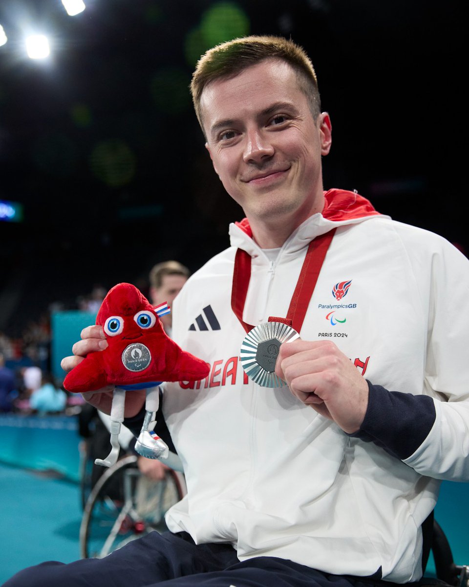 Smile if you're a Paralympic Games silver medallist 😁 

The GB Men's result in Paris brings the total medal tally for the team to 4 silver and 5 bronze! 

📸 ParalympicsGB/Sam Mellish