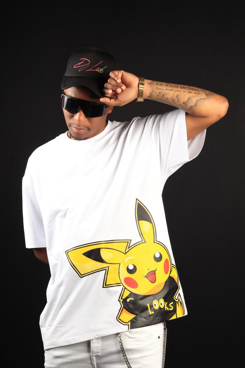 Looks_dj's tweet photo. New merch out now🚀🚀👀👀 @Robot_Boii  let’s rock bro bro delivery coming soon 🙏 https://t.co/Qg0jwAGIzM