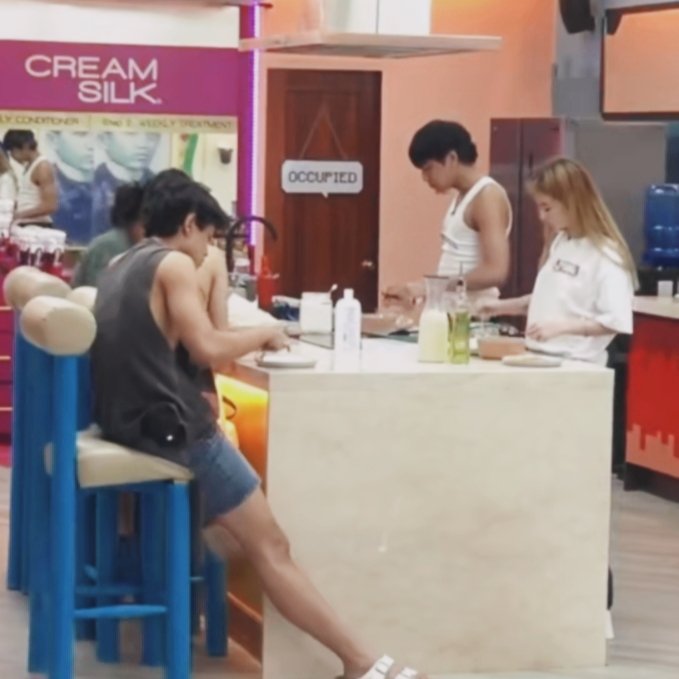 ShakespeareDem's tweet photo. bat muna may pa twinning kayo Jarren and Fyang ?

#JarFyang #JarrenGarcia #SofiaSmith #Jarren #Fyang #PBBGen11 https://t.co/mujNclz2sx