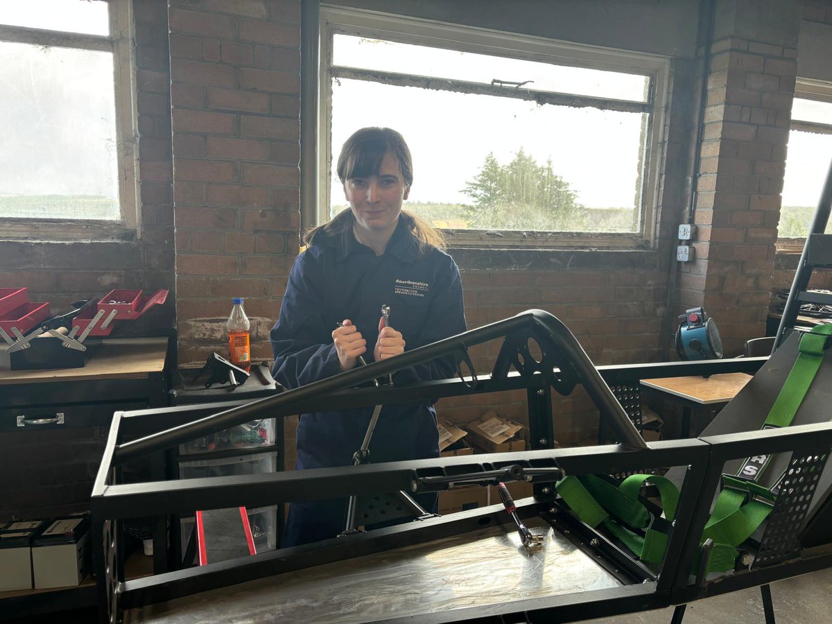 BanffAcademyBXA's tweet image. Our FA Automotive students are in our garage workshop learning and building up suspension. 🧑‍🔧
#reallifelearning #Automotive