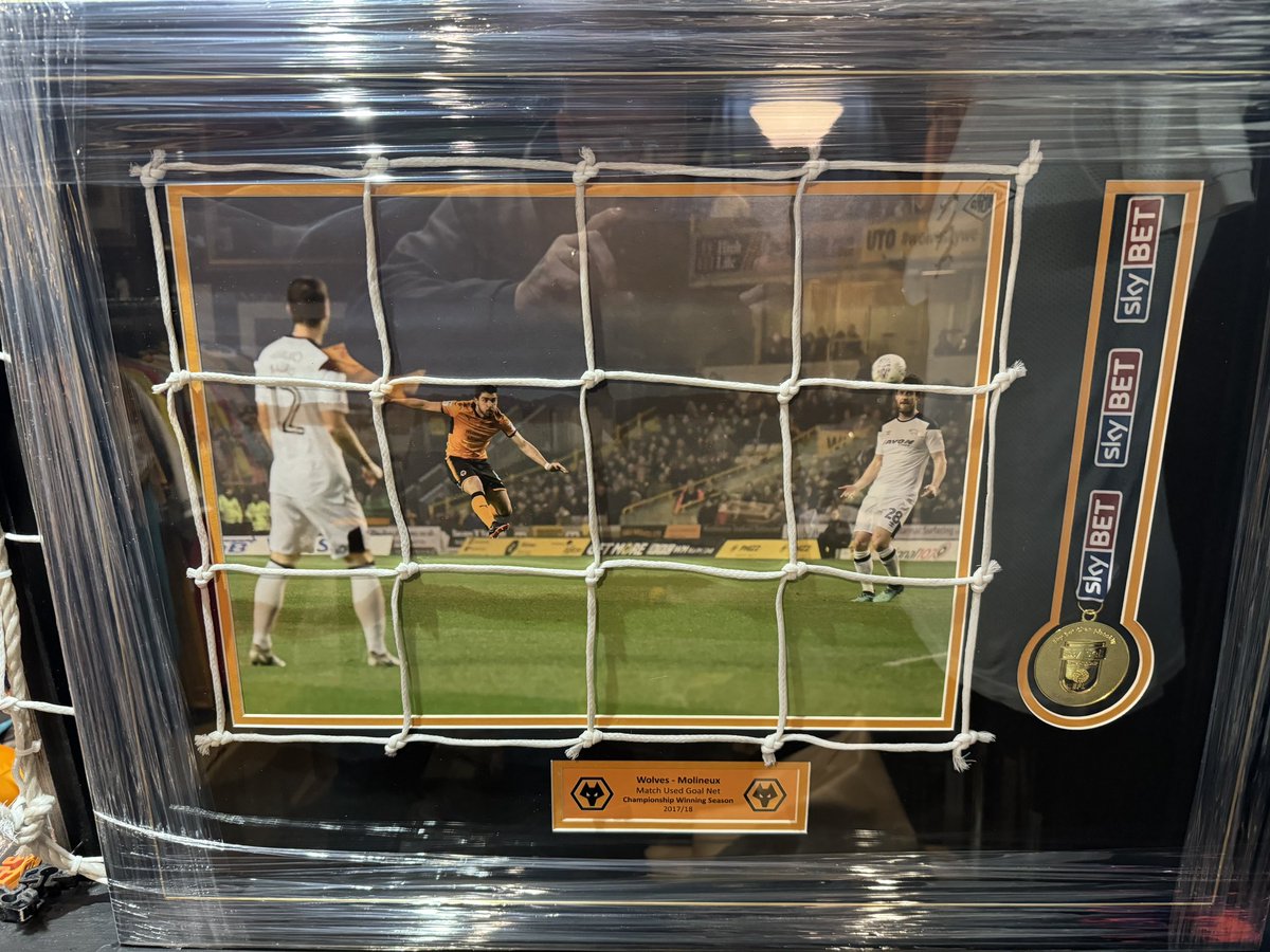 TheWolvesShirt's tweet image. Another brilliant presentation to be auctioned at the book launch / shirt exhibition on Sunday October 13th 2-5pm Mount Hotel in Tettenhall. Piece of the nets used for the Championship season with replica medal and paying homage to a very special goal.
theyworetheshirt.com