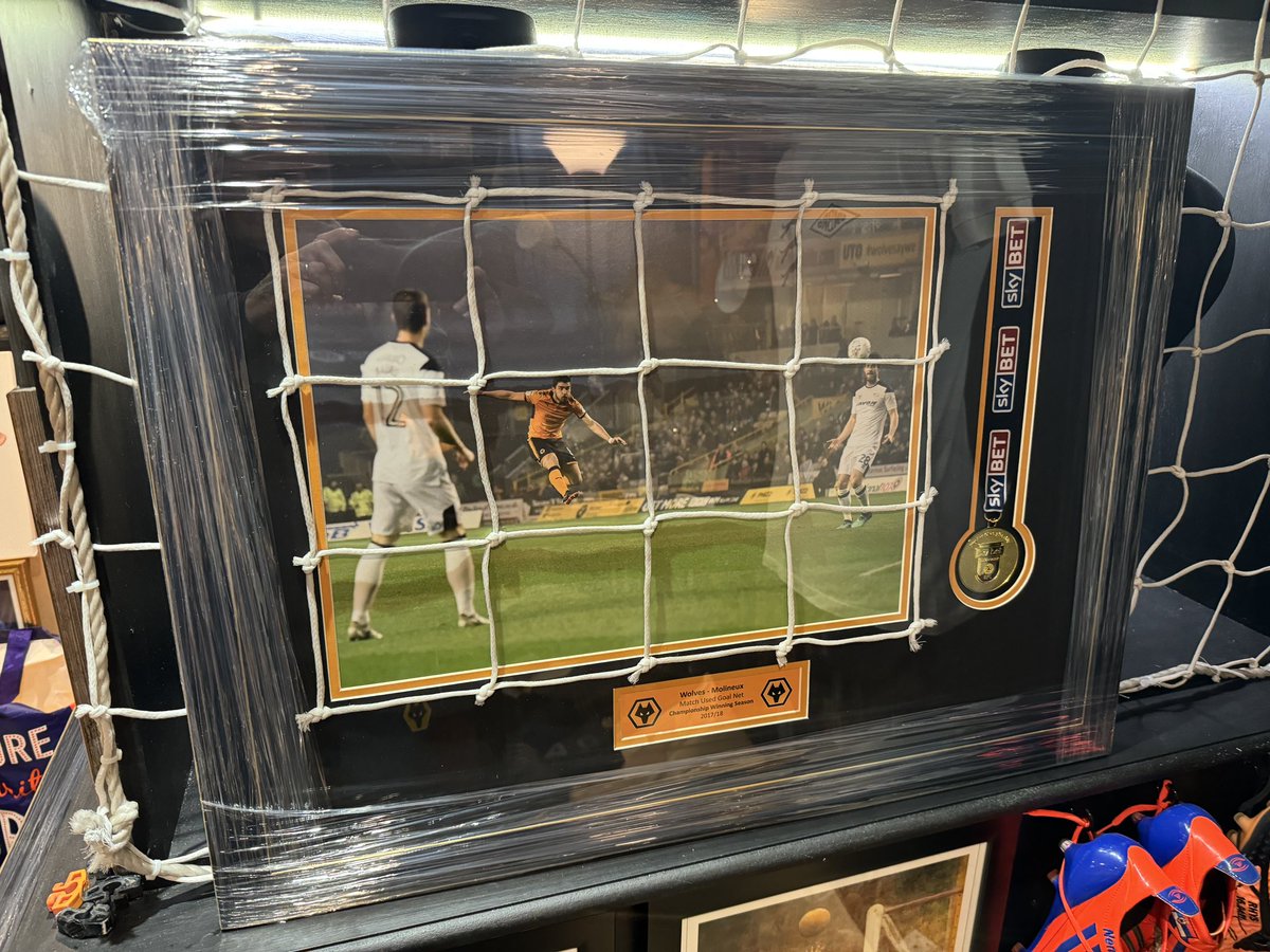 TheWolvesShirt's tweet image. Another brilliant presentation to be auctioned at the book launch / shirt exhibition on Sunday October 13th 2-5pm Mount Hotel in Tettenhall. Piece of the nets used for the Championship season with replica medal and paying homage to a very special goal.
theyworetheshirt.com