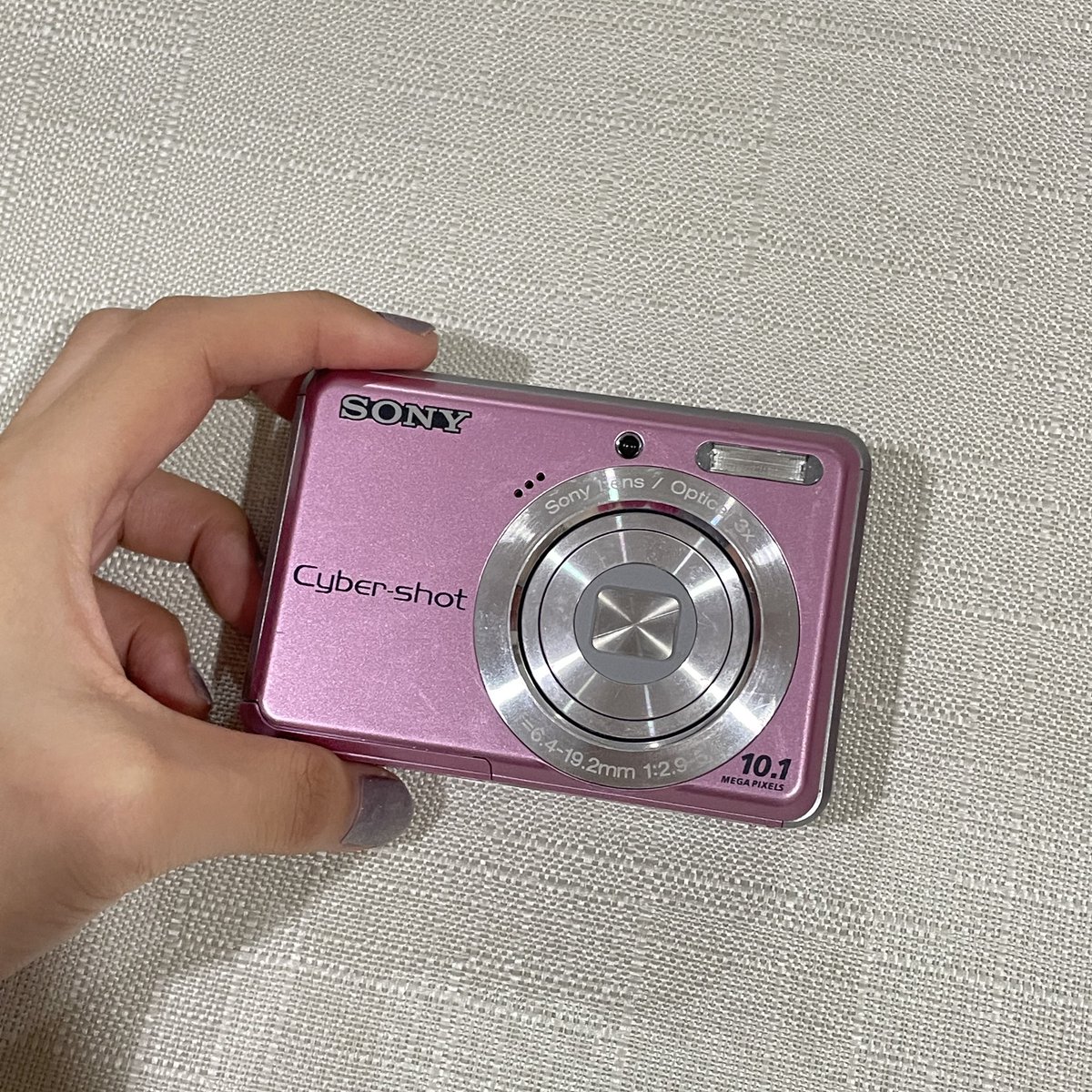 ezyfor_u's tweet photo. Sony Cyber-shot S930 สีชมพู
แถมการ์ดเมมให้ ใส่ถ่าน AA2ก้อน
ราคา 2450 ส่งฟรี ทักแชทได้เลยค่าา 
สีชมพูหว๊านหวานน🩷🌟⭐️
 มีรูปถ่ายเพิ่มเติม dmได้เลยค่า #กล้องดิจิตอล #กล้องดิจิตอลมือสอง #กล้องดิจิตอลคอมแพค #ส่งต่อกล้อง https://t.co/O1UkpUkIAD