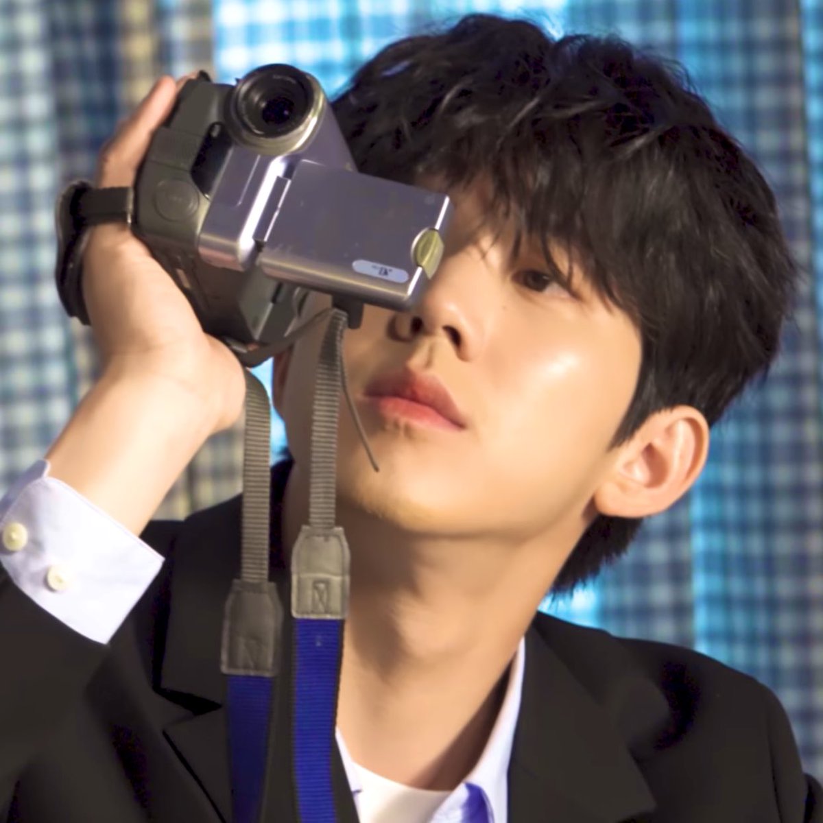 아니 진심
볼살 한바가지 쏟기는 고딩에서
                                                                 갑자기 수컷으로