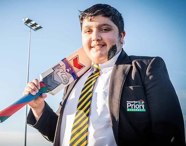 BPINewsOrg's tweet image. 18-year-old Umar Mahmood, who appeared on Freddie Flintoff&apos;s Field of Dreams, has tragically died in a car crash in Preston. Another teen, Adam Bodi, also lost his life in the accident. #FieldOfDreams #FreddieFlintoff