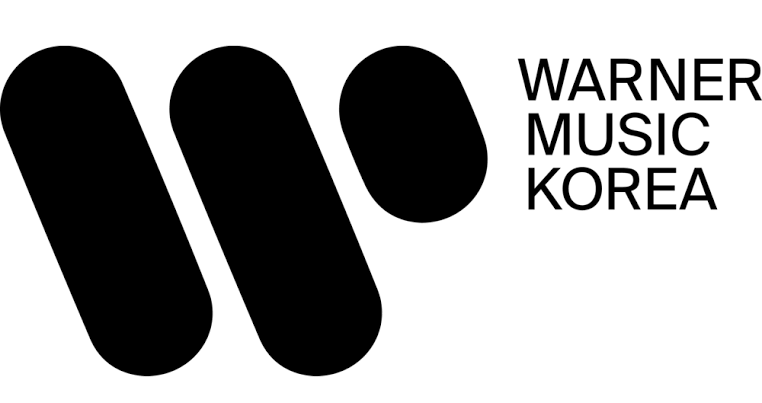 kchartsmaster's tweet photo. ATTRAKT announces legal action against Warner Music Korea for persuading former FIFTY FIFTY members Aran, Saena and Sio into leaving ATTRAKT and signing with them.

— “We have obtained comprehensive legal evidence proving that Warner Music Korea, The Givers, and former Fifty Fifty members Aran, Saena and Sio colluded to breach their exclusive contracts and engaged in tampering activities.”

https://t.co/Q5yui0JCVT