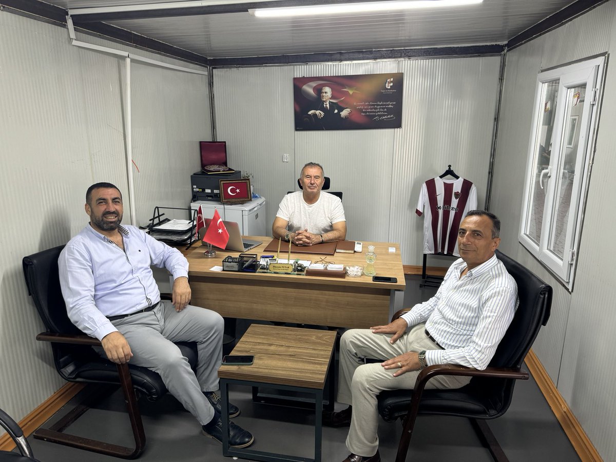 Sendikamızı ziyaretleriyle onurlandıran Kırıkhanlılar Kültür ve dayanışma derneği yönetim kurulu başkanı <a href="/HseyinKarakul12/">Hüseyin Karakulak</a> ’a ve yönetim kurulu Üyesi @Ahmetdavut’a nazik ziyaretlerinden dolayı şahsım ve teşkilatım adına teşekkür eder, çalışmalarında başarılar dilerim.