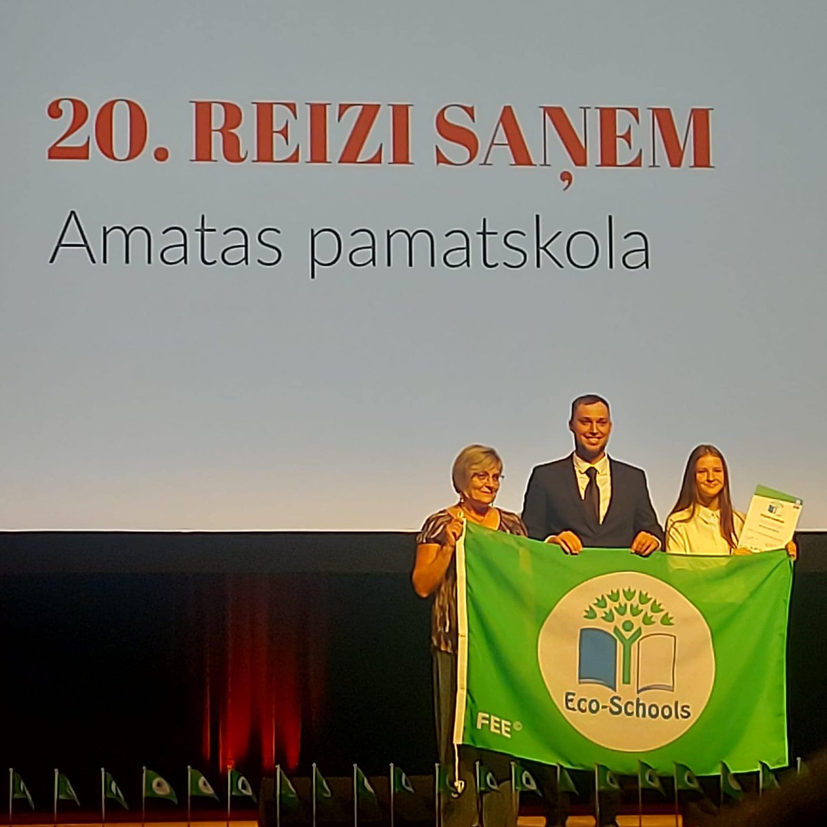 Apsveicam un lepojamies! 🙂👏 Pie Amatas pamatskolas turpinās plīvot Zaļais karogs! Vairāk lasi šeit: amata.lv/lv/amata/aktua…