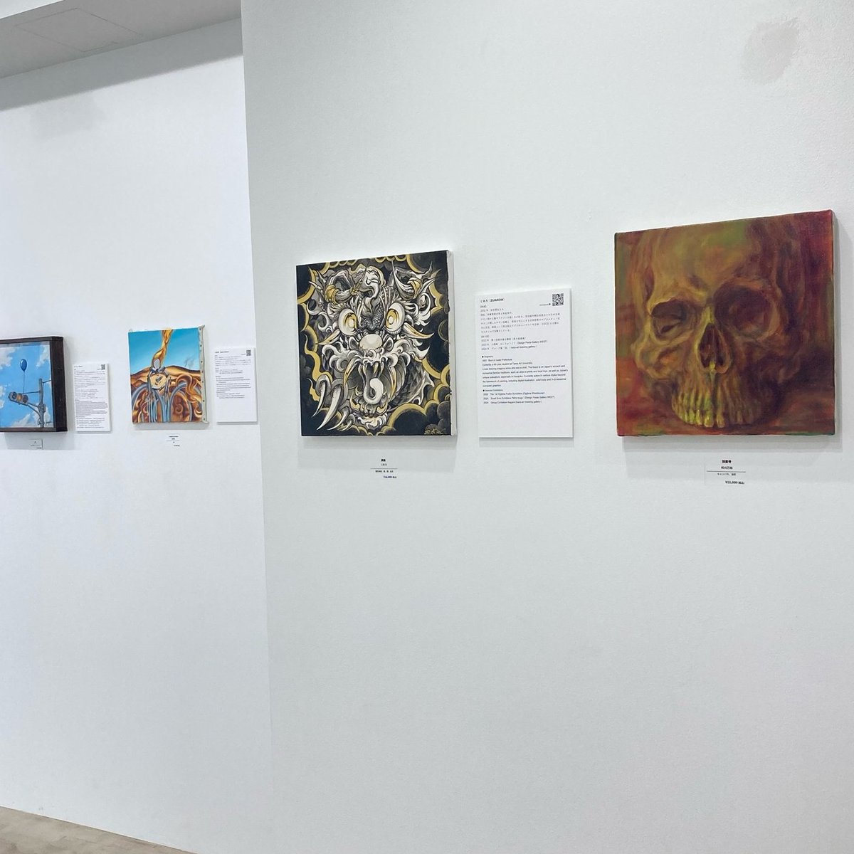 AFT_ginza's tweet photo. 若手作家20人によるグループ展「SQUARE EXHIBITION」がスタート！

Square (スクエア) の中での表現に挑む若手作家たちの作品を、ぜひふるってご鑑賞ください。

★明日14日（土）15:00-17:00はオープニングレセプションを開催（総勢14名の出展作家も在廊予定）✨

詳細👉 https://t.co/NWECuMOuSg https://t.co/I9OpwdvBYG