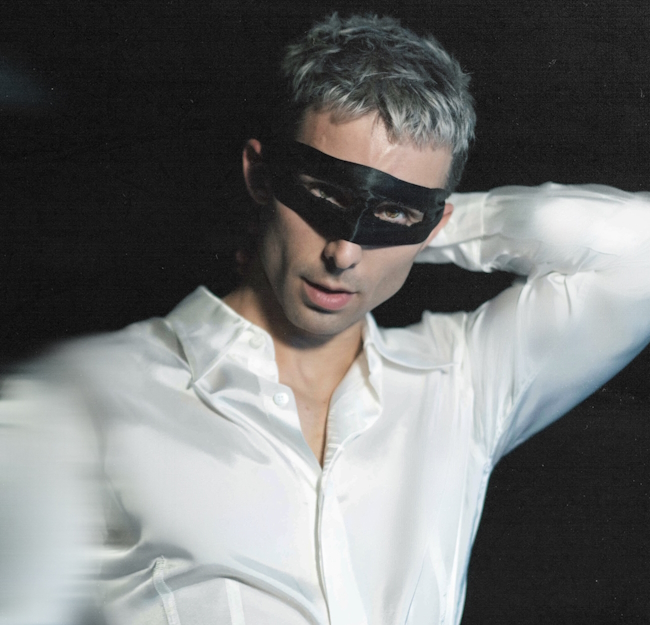 Inspired by the music of the music of Madonna and Daft Punk for "Talk To Me", Nieri ( <a href="/nierimusic/">NIERI</a>  ) draws from personal experiences creating a relatable listening experience.

eqmusicblog.com/listen-to-talk…