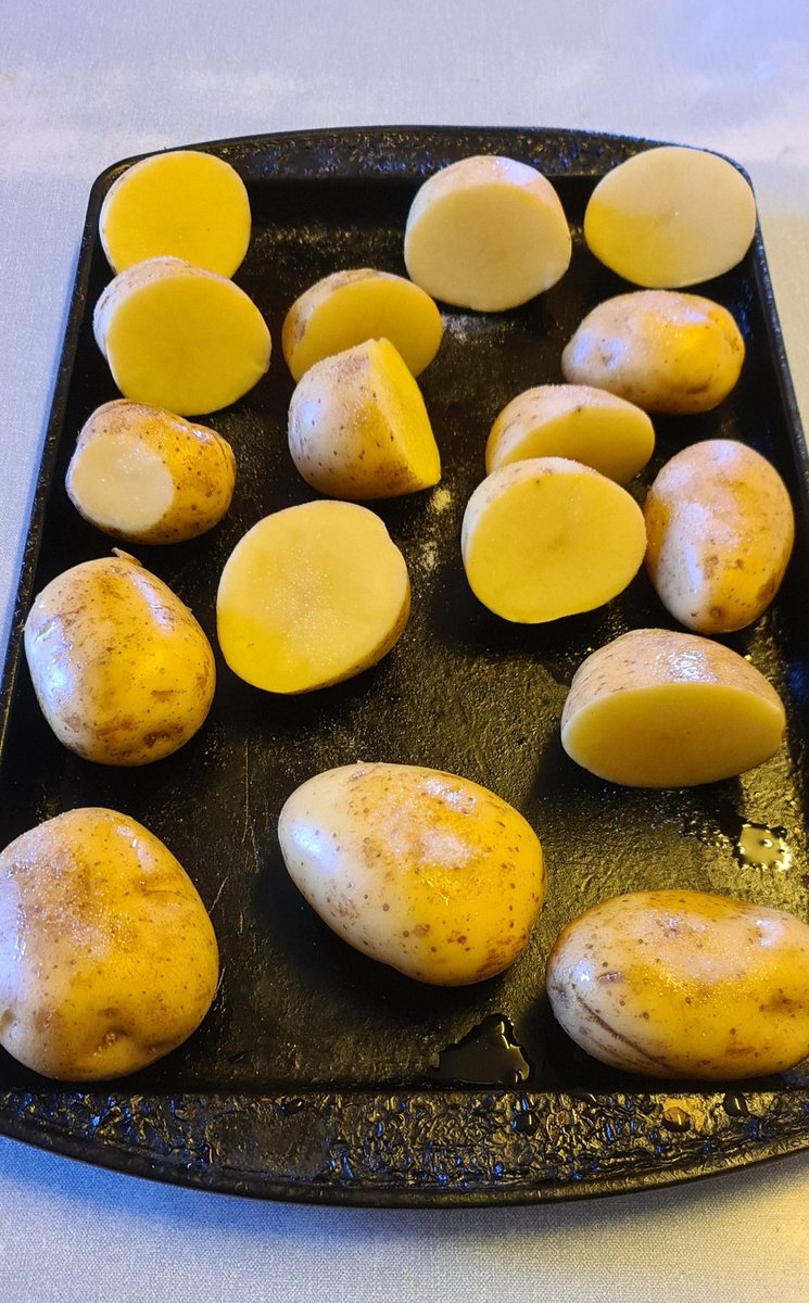 SisterWalburga's tweet image. It's Friday and spuds and cheese again.

I was suprised last week by how many of you love jacket with cheese!  I do too!
#SimplyLife  #Choice4God