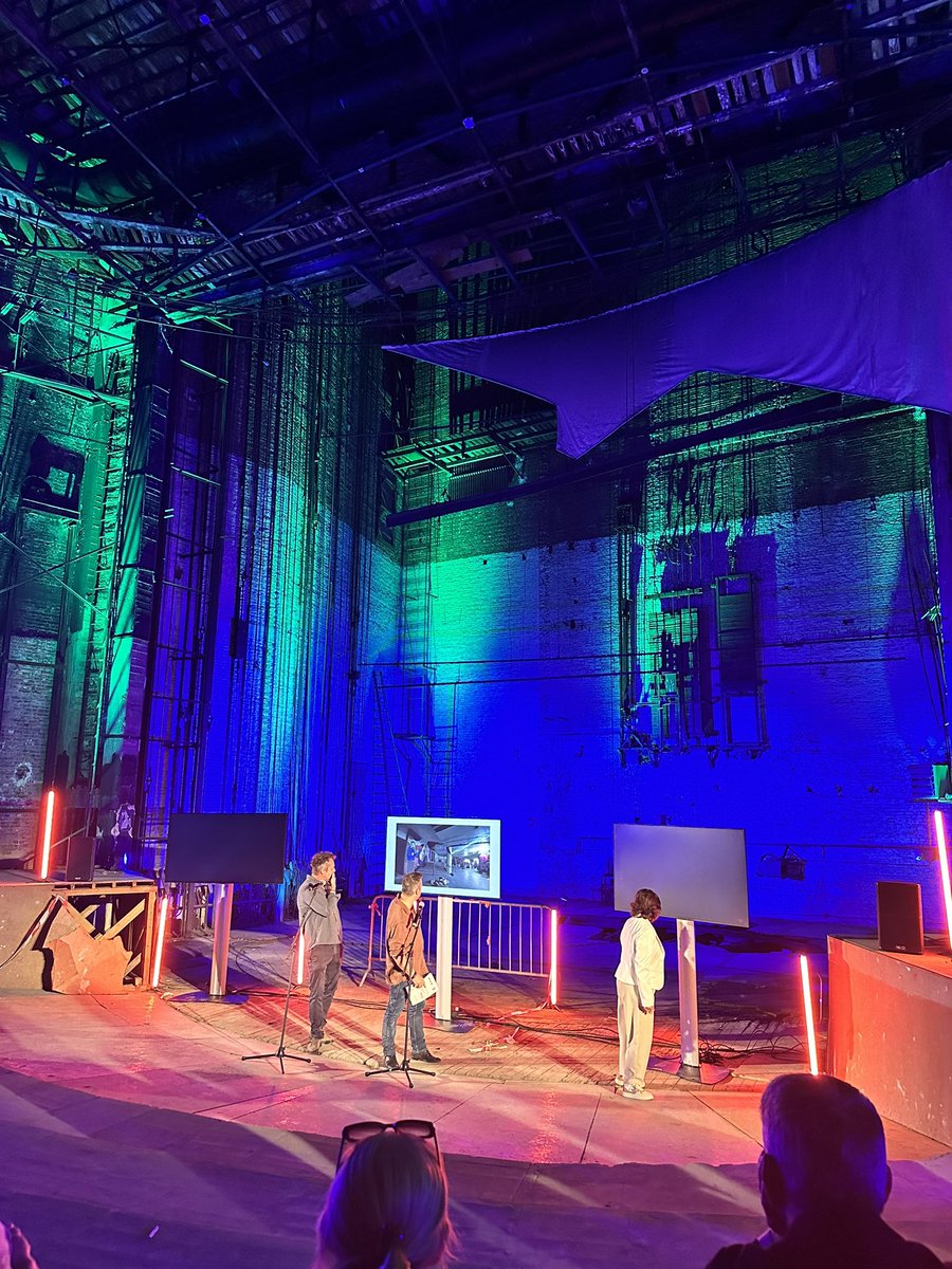 Pose de la première pierre du Théâtre des Variétés. Un lieu qui deviendra bientôt le porte voix de la laïcité à Bruxelles.
Félicitations aux équipes de <a href="/BruxellesLaique/">Bruxelles Laïque</a> pour cet engagement fort !