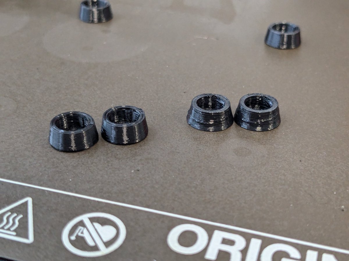 MK4 s 0,4mm tryskou a IS (vlevo), MK3S s 0,6mm tryskou
Recreus3D Filaflex 60Sh

nebe a dudy!
<a href="/Prusa3D/">Prusa3D</a> <a href="/josefprusa/">Josef Prusa</a> <a href="/Medvjed/">Medvjed</a> <a href="/recreus3D/">RECREUS</a> 

MK3S extruder nedokázal skrz 0,4 protlačit...