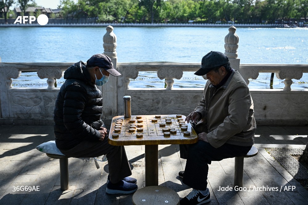 🇨🇳 La Chine va relever progressivement l'âge de la retraite qui sera graduellement porté pour les hommes à 63 ans, contre 60 ans actuellement. Celui pour les femmes passera de 50 à 55 ans, ou de 55 à 58 ans, selon le type de travail exercé, a annoncé l'agence, officielle Chine