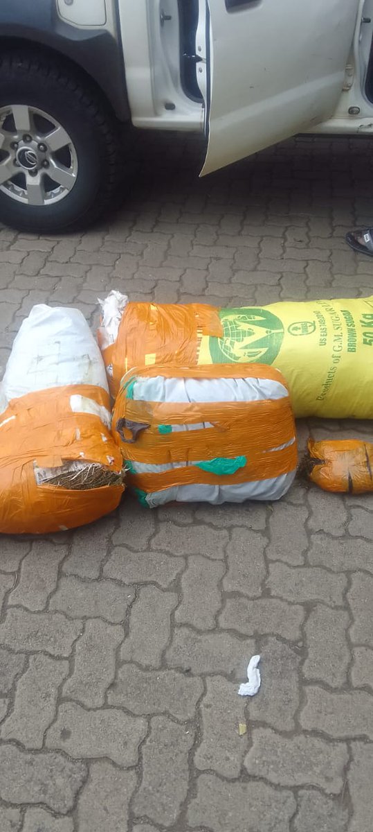 KRACorporate's tweet image. #NewsUpdate 

KRA has intercepted 43 kilograms of items suspected to be cannabis sativa, with a street value of Kshs 86,000  Mbita Ferry. The owners abandoned the items and fled upon realizing the presence of the patrol team. The items were impounded and are awaiting further…