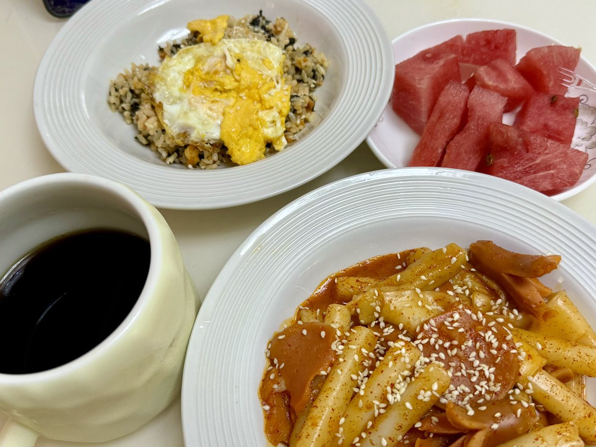 DCYKLMKLM's tweet photo. #백현아 백현아, 1 등을 축하합니다! 항상 우리에게 맛있는 백현을 먹으라고 하는데, 당신은 오늘 저녁에 무엇을 먹을 것입니까? 너도 맛있는 거 먹어야 돼! 나는 오늘 볶음밥과 떡볶이를 먹었는데, 내가 직접 만든 거야, 배가 너무 꽉 찼어!B_hundred_Hyun https://t.co/4WeQEAgcCt