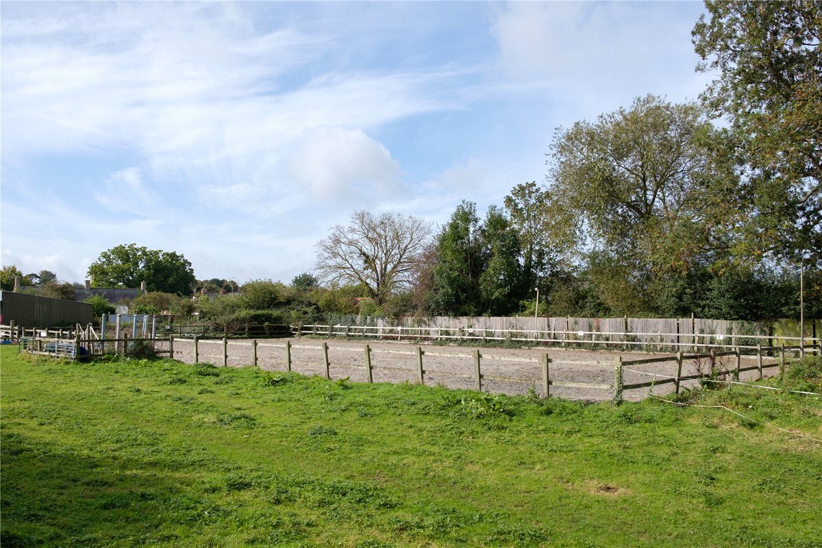 JSSherborne's tweet photo. #Somerset #equestrian #property for sale
Queen Street #Tintinhull
College Farm is a fantastic, five bedroom #characterproperty with a significant land holding (around 10 acres) in the heart of a thriving village. Guide price £1,150,000.
https://t.co/G38i2gUyus https://t.co/I9UIZjo3hz
