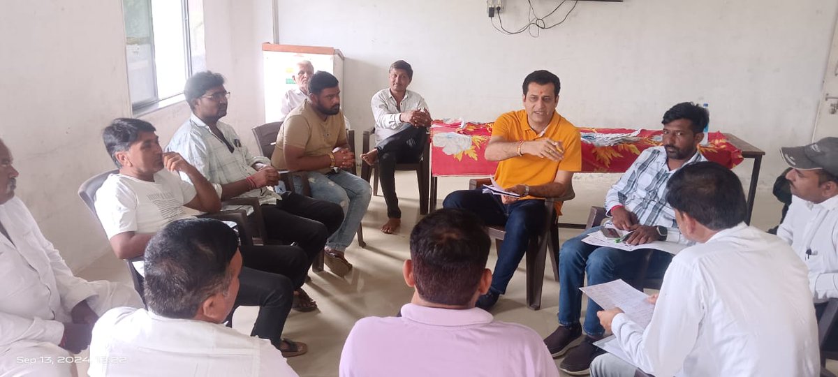 MayurGadhviBJP's tweet photo. ��શક્ત ભારત🇮🇳
મજબૂત ભાજપ🪷

દેવભૂમિ દ્વારકા જિલ્લાના કલ્યાણપુર તાલુકા મંડલ - સદસ્યતા અભિયાન અંતર્ગત કલ્યાણપુર ખાતે રીવ્યુ બેઠક યોજીને "સદસ્યતા અભિયાન"ને સફળ બનાવવા માટે માર્ગદર્શન આપ્યું.

#BJPSadasyata2024 #BJPDwarka https://t.co/9cMUGo0qJT