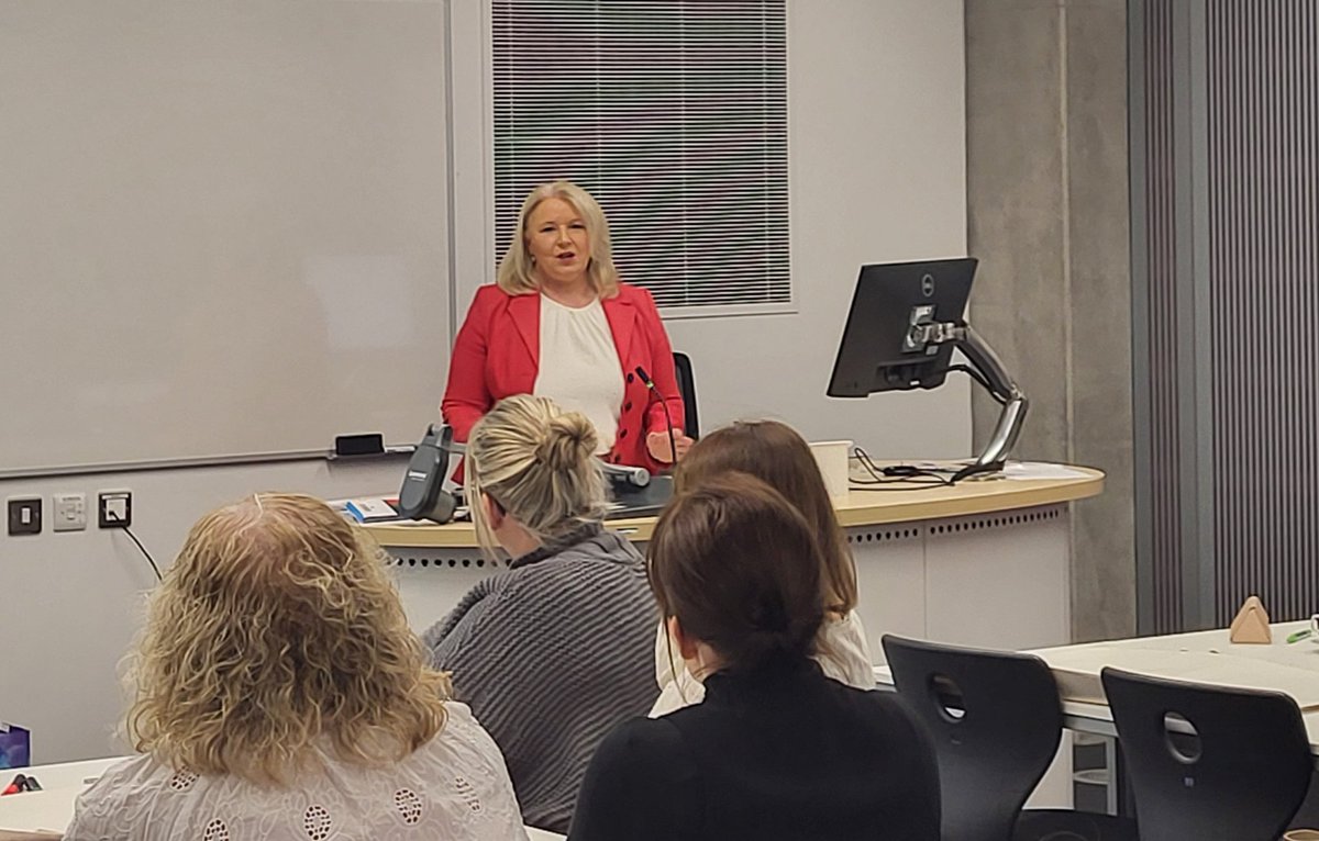 charnley_k's tweet photo. Fantastic to hear @patcullen9 highlighting the benefits and need for palliative care services as part as part of Palliative Care Key Worker Key Stakeholder Workshop @UlsterUniSoNP @publichealthni #pallcareweek @AIIHPC https://t.co/v8atljQZ5Y
