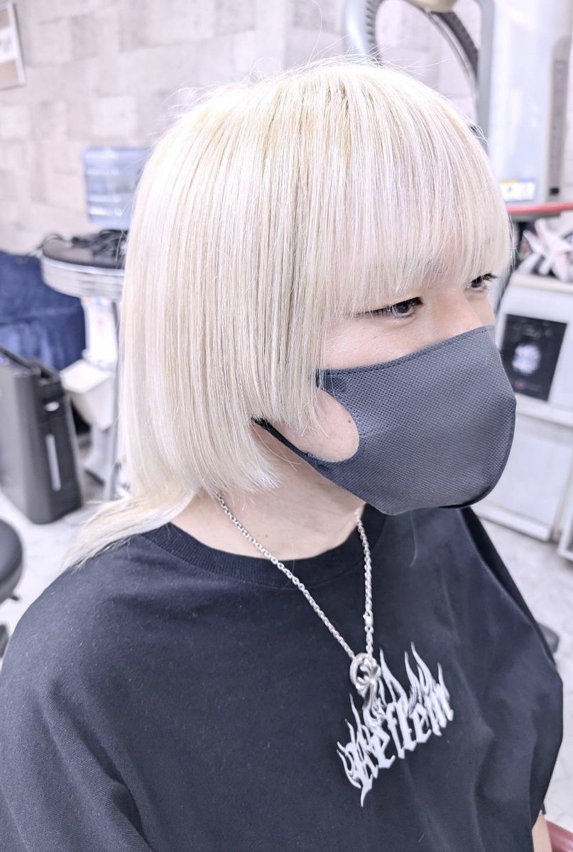 chant_nozo's tweet photo. 通ってる整骨院でバイトしてるJDが姫カットにしようか迷ってたので、俺がやったらするかい？って言ったら姫カットにしてきて、姫カットにしたのでやってくださいねって。どーしてこーなった？ https://t.co/neVzeogWXw