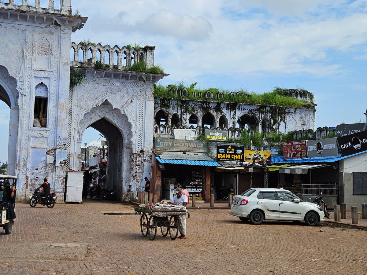 myvakil's tweet photo. #ALERT! Chota Imambada gates & surroundings are being destroyed by vegetation due to ASI & Husainabad Trust's negligence. Pls raise your voices to save our cultural heritage.
@AdminLKO @ASIGoI @LucknowASI @MinOfCultureGoI
#SaveOurMonuments
#PreserveOurHeritage https://t.co/DwoaC9pdns