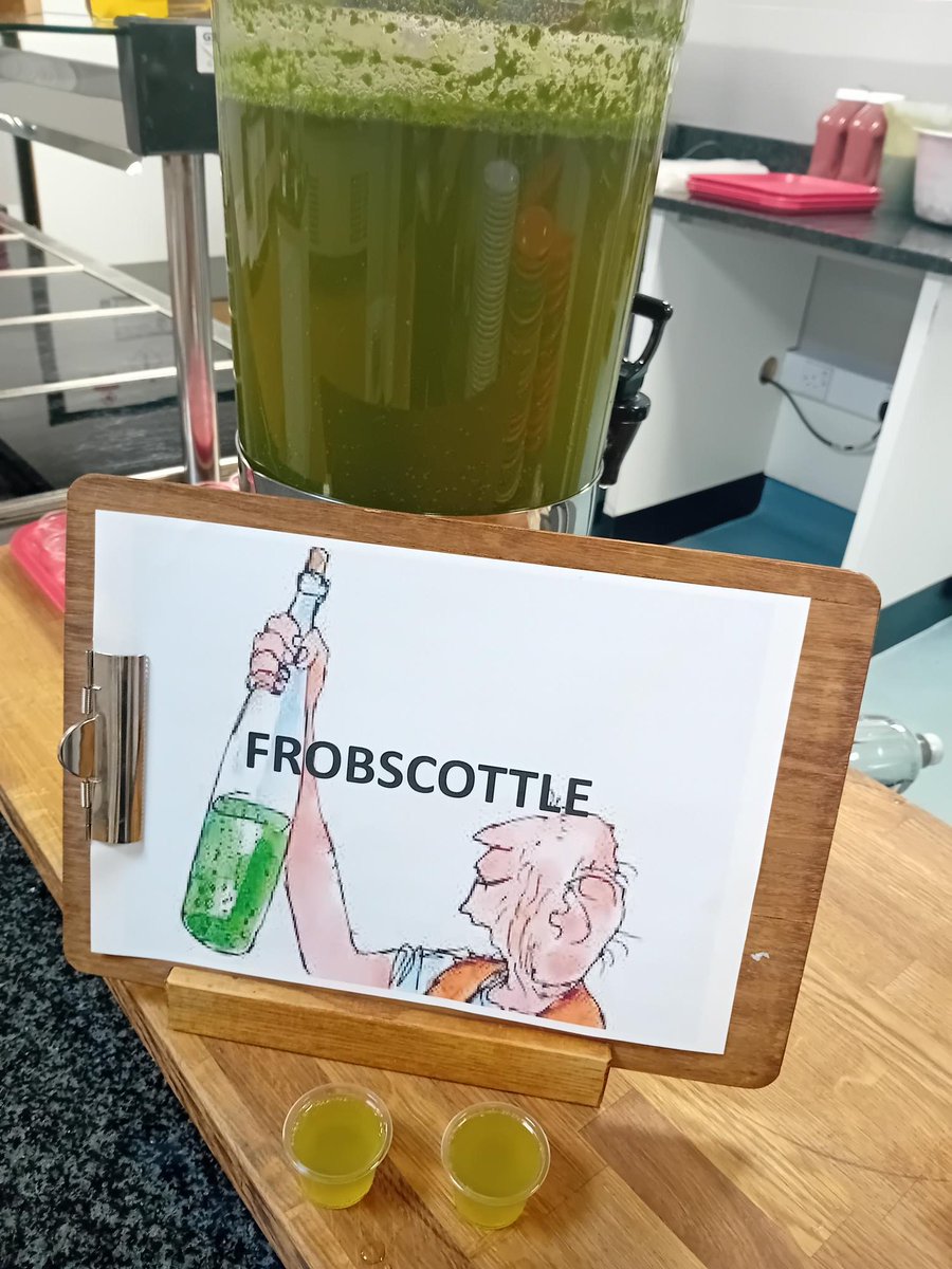 StFaithsKitchen's tweet photo. We have some nice and refreshing Frobscottle (courtesy of the BFG) on our Theatre Bar today @St_Faiths @ChartwellsInd @chefmalcolmwood #Frobscottle #RoaldDahlDay https://t.co/pxWWcReZpN