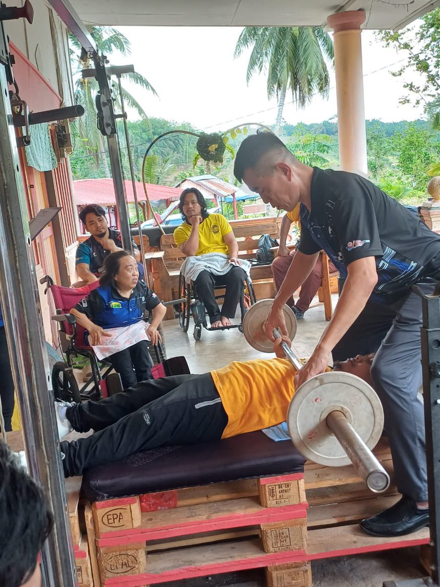 JbsJohor's tweet photo. Pasukan Para Powerlifting Johor telah memulakan latihan pusat sebagai persiapan akhir menjelang Sukan PARA SUKMA XXI SARAWAK 2024 di Kuching. Pasukan Para Powerlifting Johor terdiri daripada 8 orang atlet, seorang Pengurus pasukan dan 3 orang jurulatih. https://t.co/UKsvcVGC42