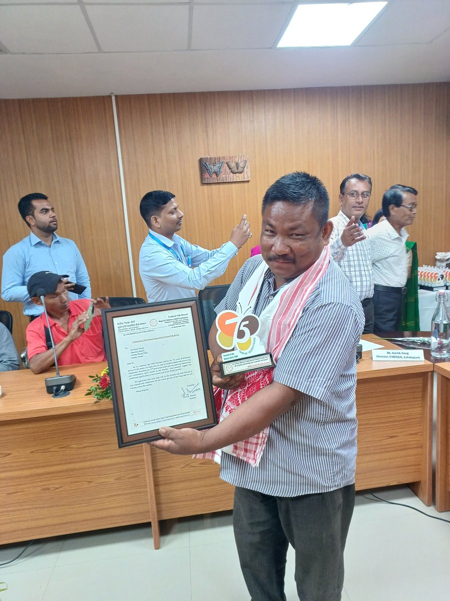 EBSFCSB2020's tweet photo. The Seri-Stakeholders Interactive Meet 2024 held at 
CSB MESSO, Guwahati, organized in commemoration of CSB platinum jubilee celebrations honoured two adopted seed rearers of EBSF Topatoli. @MssoSilk
  
@DrNKBhatiaCSB
  
@csbmot

@TexMinIndia
 
@IfsSivakumar https://t.co/f1Rf1d07wj