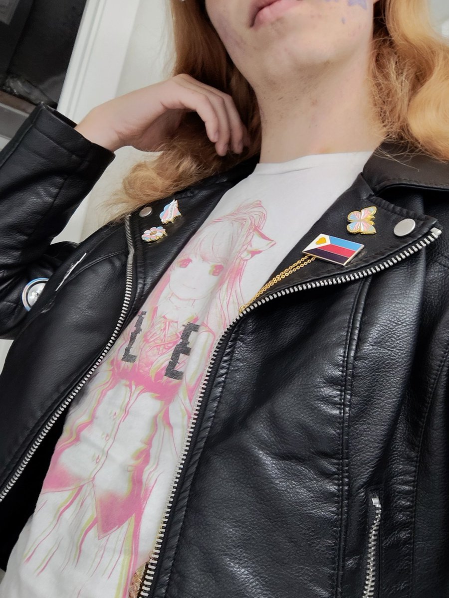 decemberrrose's tweet photo. new leather jacket! i feel like it looks super hot :3 cant wait to make some patches for it
#Trans #transfem #transgender #LGBTQ https://t.co/SvXqt42cjv