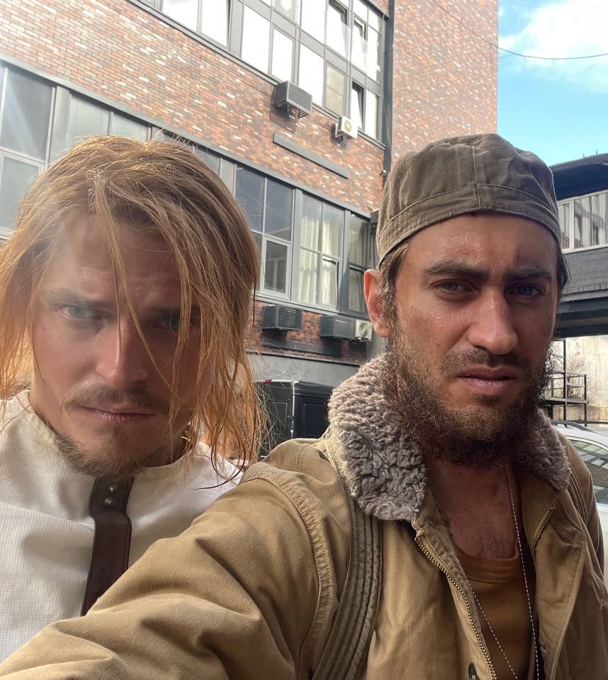 за несколько лет из короля и королевы готэма они превратились в грязных голодных бомжих